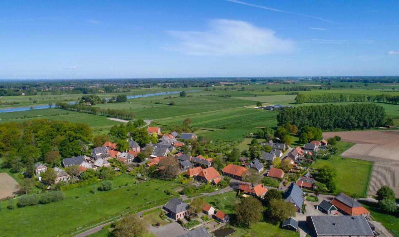 Herberg De Gouden Leeuw Bronkhorst Exterior photo